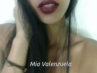 Mia_Valenzuela